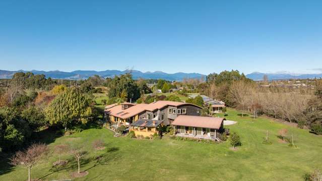 Unique in Mapua with Dual Living/Home and Income!
