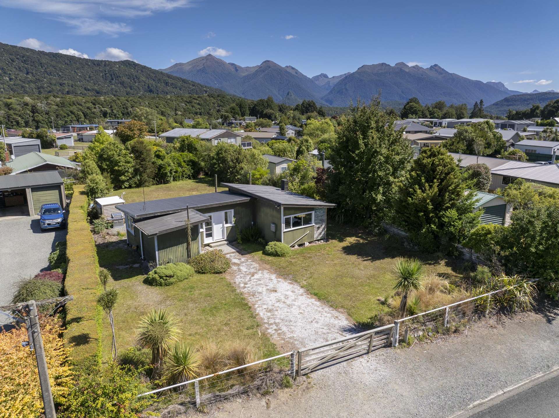 36 Home Street Manapouri_0