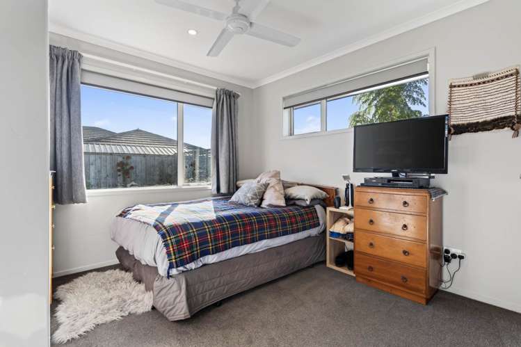 17 Olney Court One Tree Point_18
