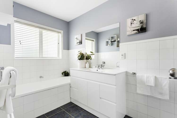 6 Stephanie Close Glenfield_19