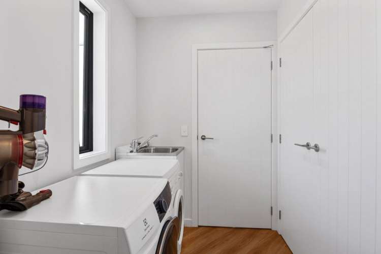 23 Hill Tops Way Stoke_23