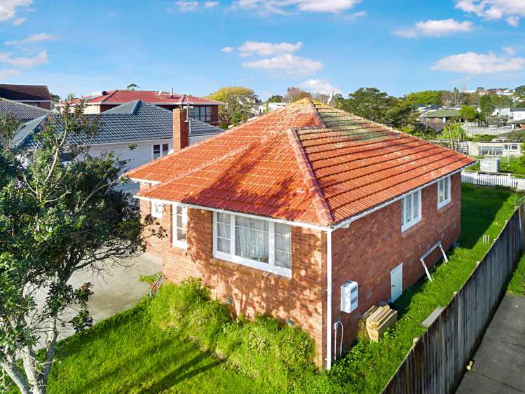 24 White Swan Road_1