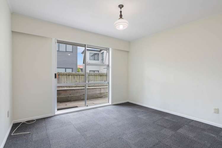 6 Finlow Drive Te Atatu South_12