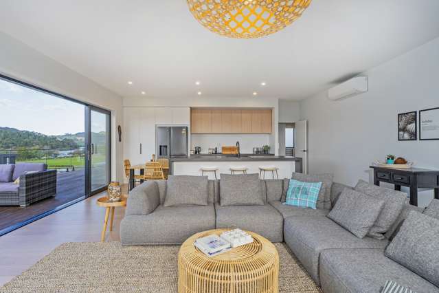 6 Joyce Harsant Place Cooks Beach_4