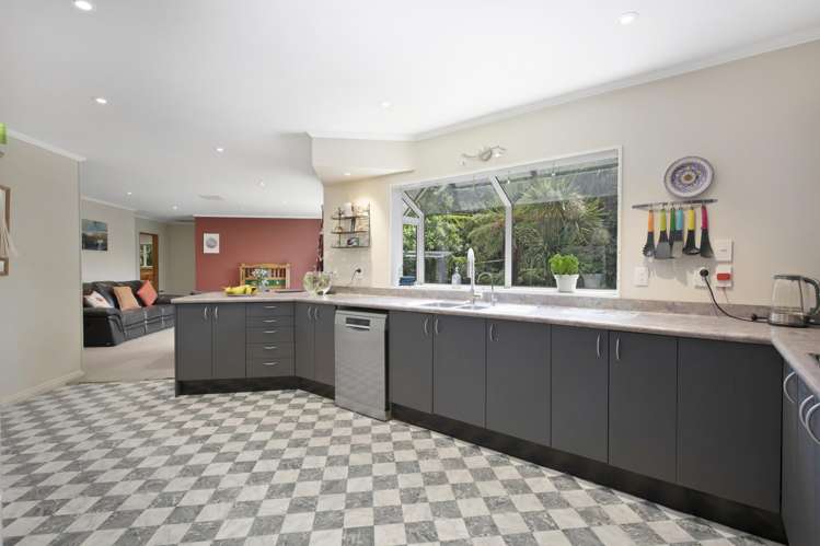 23 Renown Road Raumati South_3