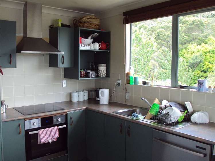 28 Russell Heights Russell_11