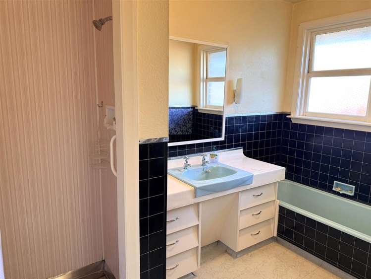 7 Gilbert Road Paroa_17