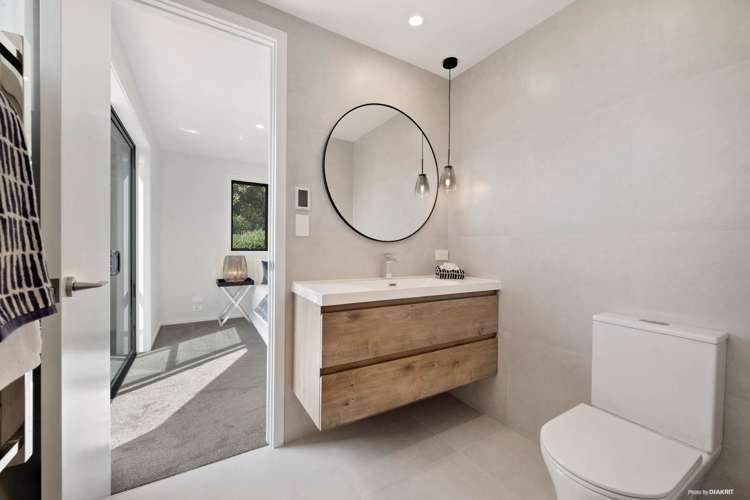 2/56 Woodlands Crescent Browns Bay_17