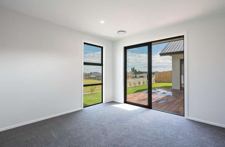 8 Paton Road Richmond_11