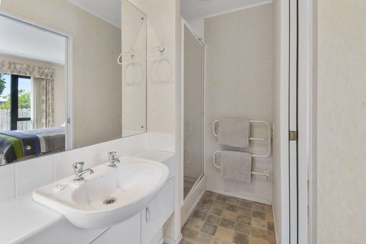 2/5 Ribbonwood Crescent Goodwood Heights_9