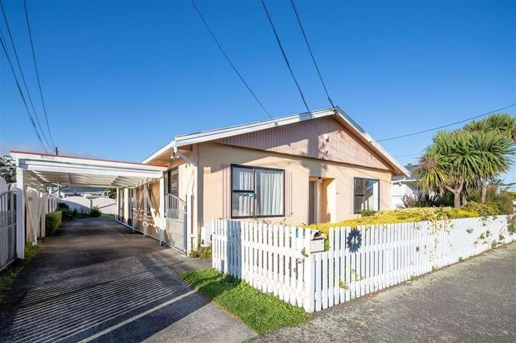 An impressive four-month renovation on the house in Ellesmere Avenue, in Miramar, Wellington, yielded a $500,000 on paper profit for the vendor. Photo / Supplied