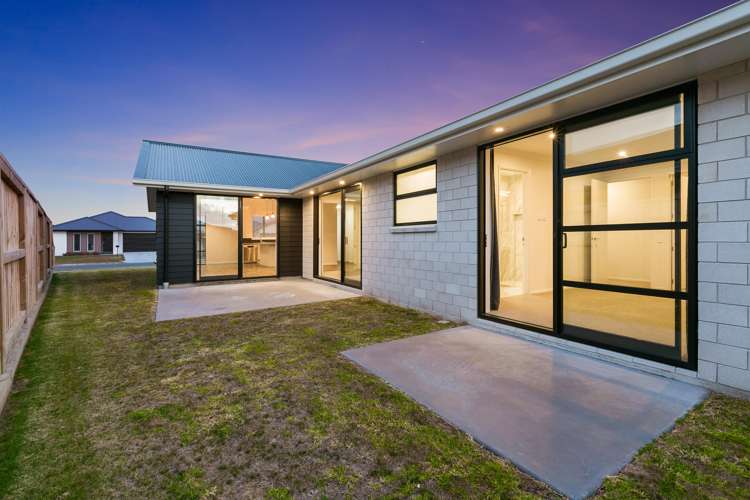 28 Kahuparere Crescent Pyes Pa_12