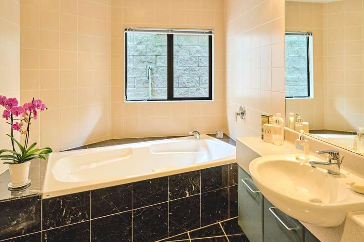 12/22 Oriental Terrace Oriental Bay_13