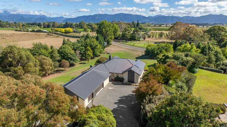 56 Fairbourne Drive Fairhall_2