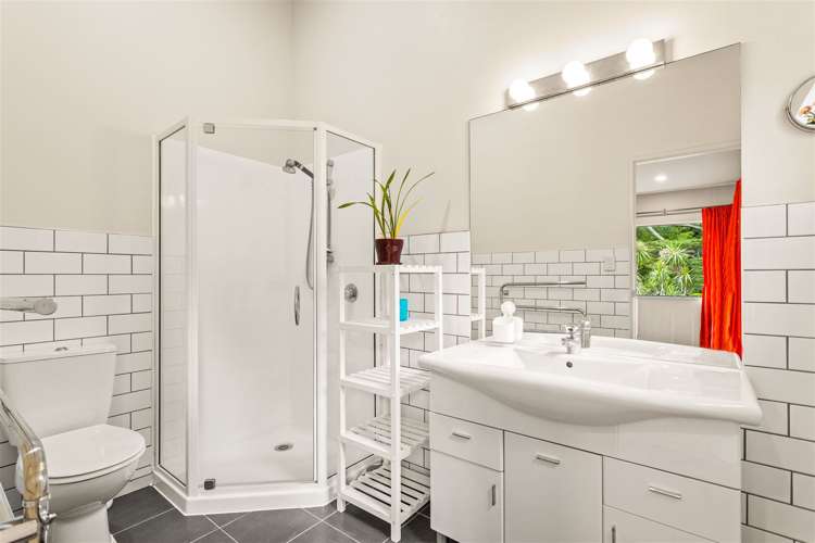 2/72 Spinella Drive Bayview_7