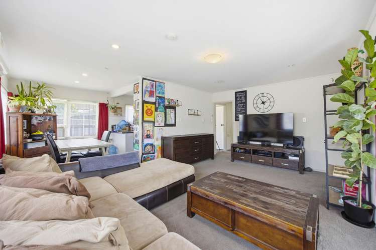 2/1 Raddock Place Farm Cove_4