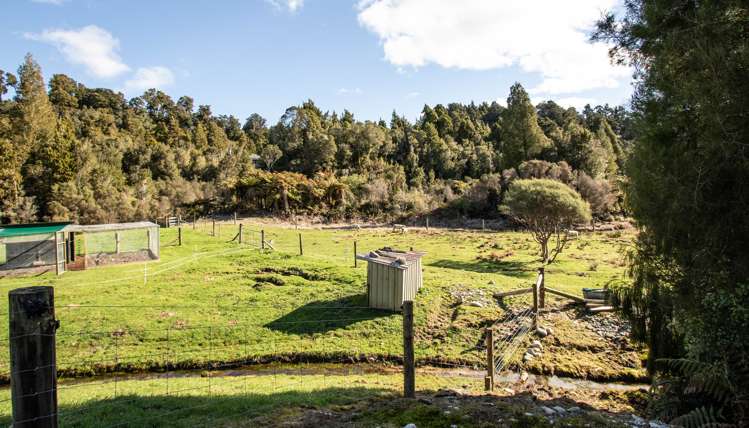 4 Terrace View Hokitika_24
