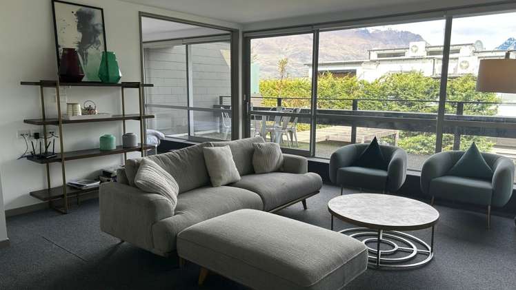 C5/22 Hallenstein Street Queenstown_1