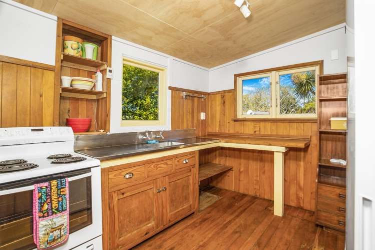 9 Muri Street Aramoana_12