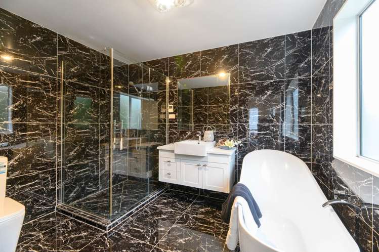 39 Remuremu Street Long Bay_29