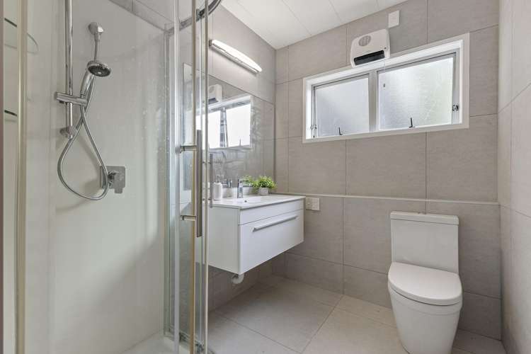 82a Beach Road Mellons Bay_17