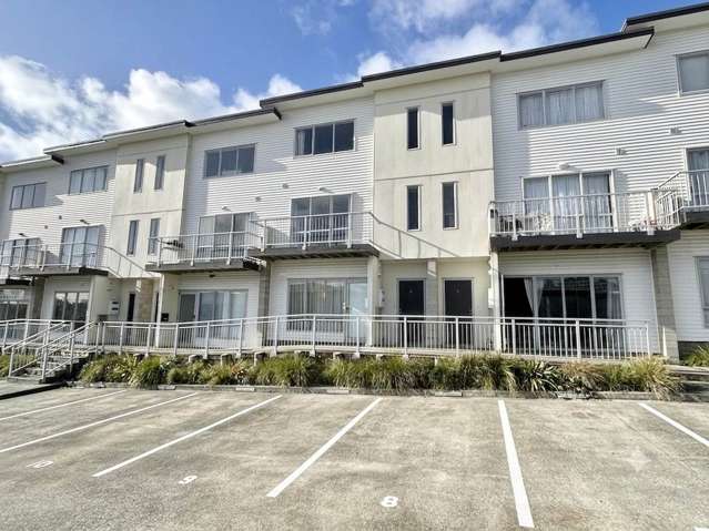 Stanmore Bay Townhouse With Flexible Living - ...