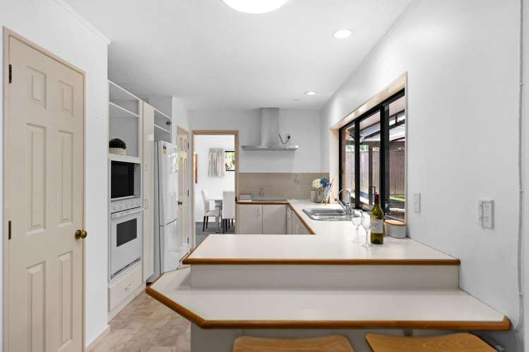 25 Lexington Drive Botany Downs_10