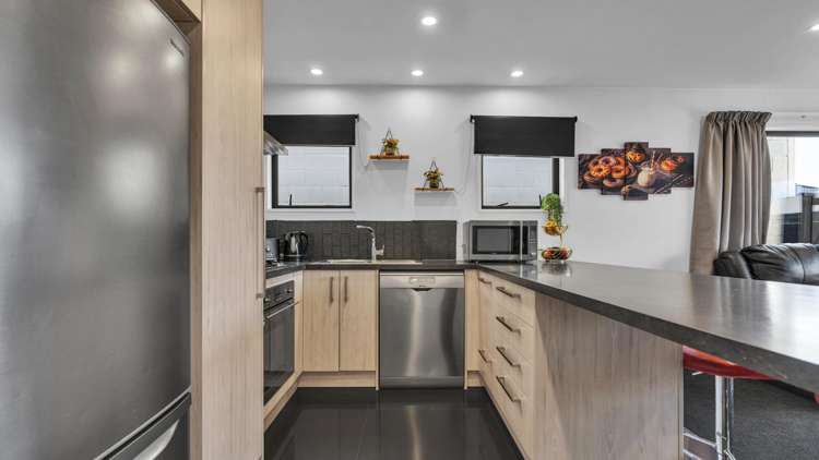 73 Faringdon Boulevard Rolleston_6