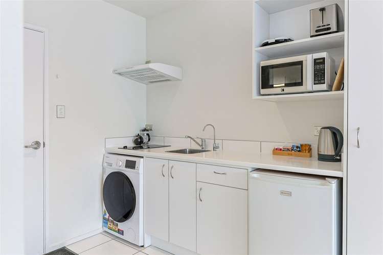 5,7 and 8/27 Marine Parade Carters Beach_4