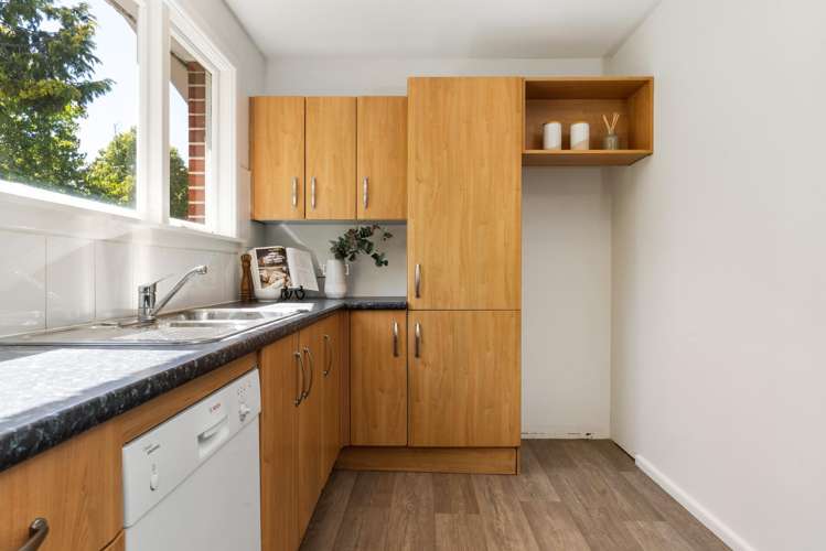 55 Woodbury Street Russley_12