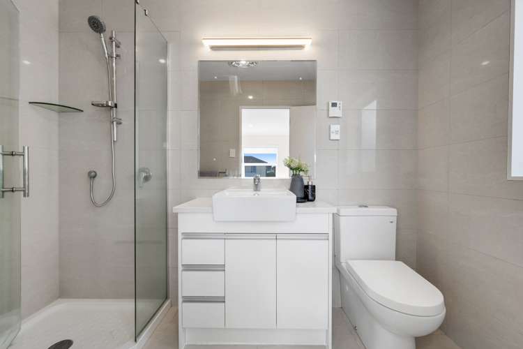 24 Castlederg Drive Flat Bush_16