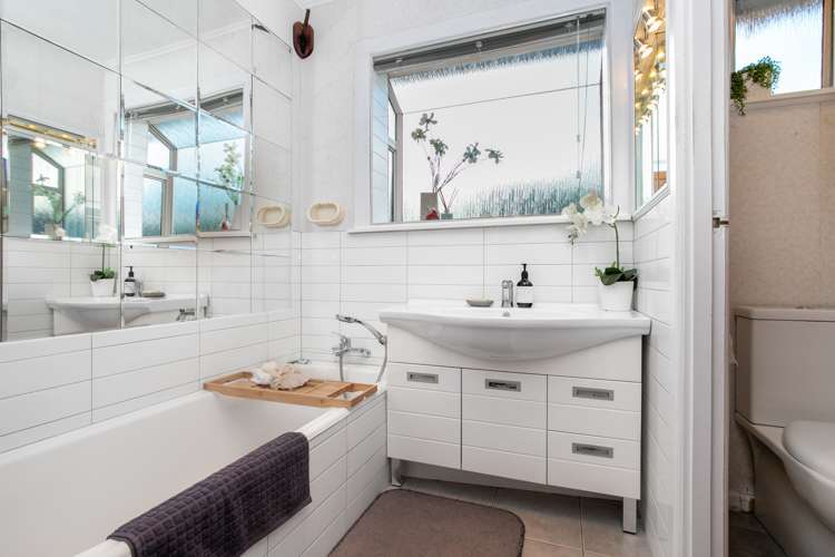 4 Merville Avenue Te Atatu South_14