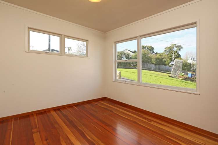23 Castaing Crescent Te Atatu South_14
