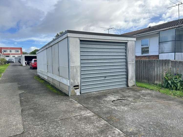 1/4 Inkerman Street 10051_12