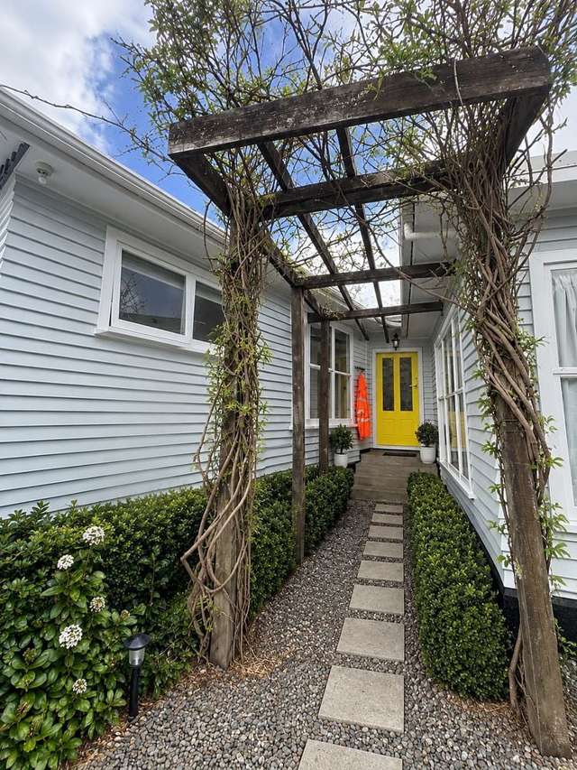 RECENTLY RENOVATED SUNNY & SPACIOUS HOME FOR RENT