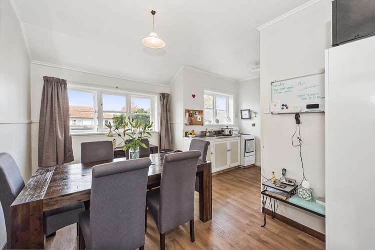 2 Bains Avenue Hamilton East_8