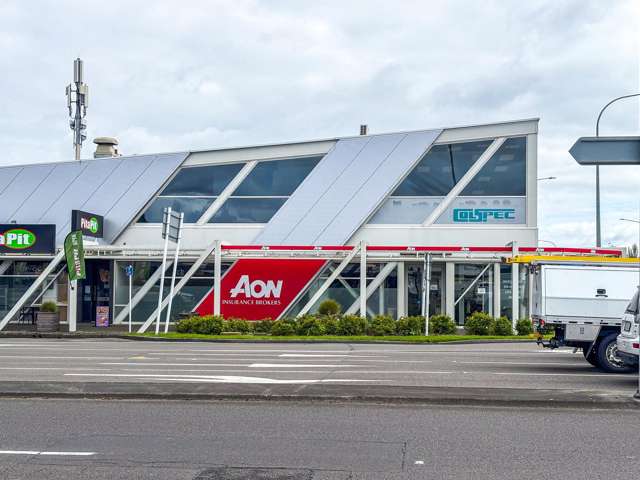 Modern, corner site office with car parks