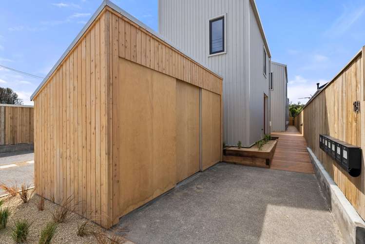 2/161 Onepu Road Lyall Bay_15