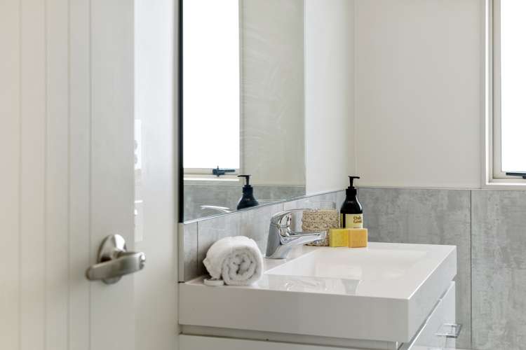 208 Ballintoy Park Drive Welcome Bay_15