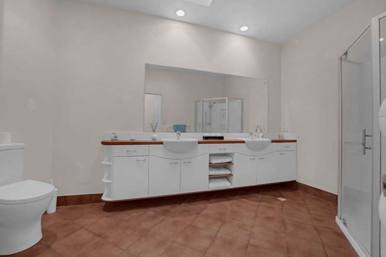 17 Eastwood Rise Browns Bay_16