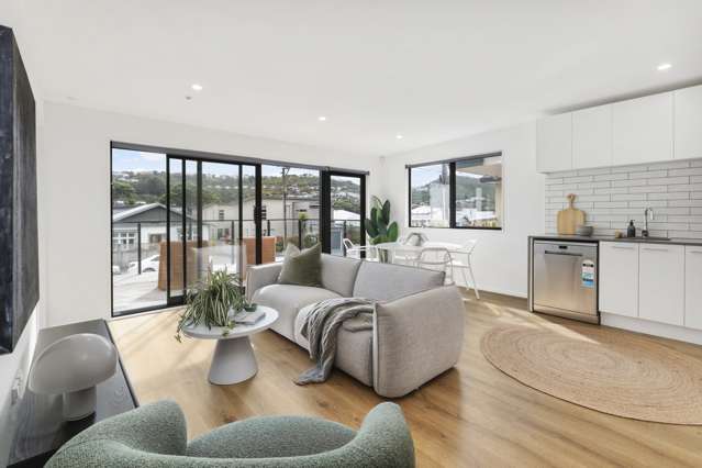 One Level Living - Sun - Garaging!