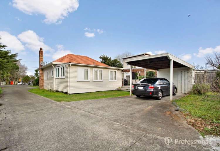 37 Titirangi Road New Lynn_13