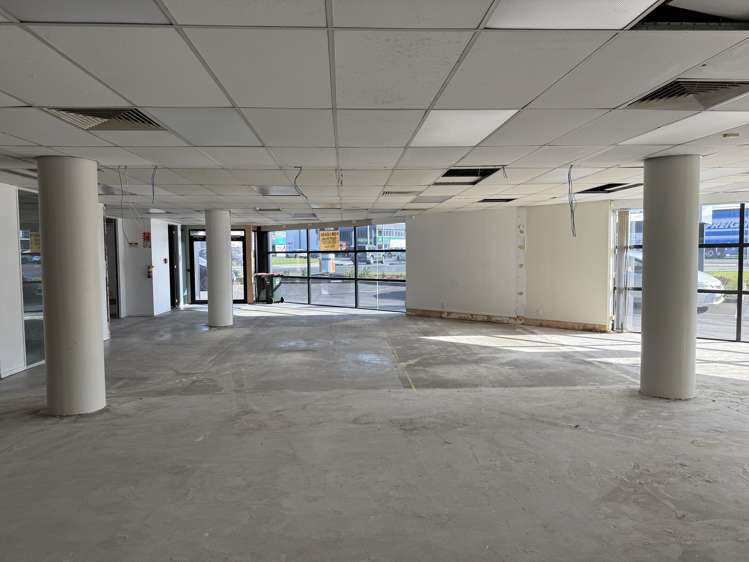 J/701 Great South Road Penrose_6