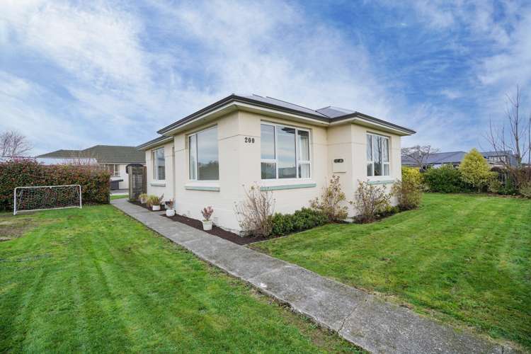 200 Pomona Street Strathern_16