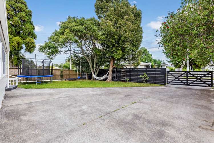 37b Cobham Crescent Kelston_1