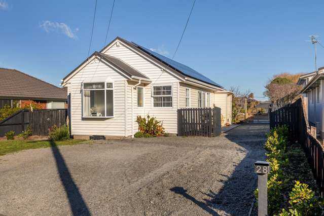 2 Homes, 1 Title - 400m to the Beach!