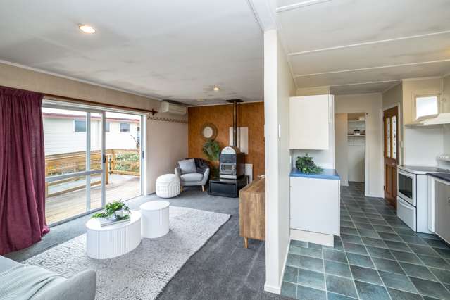 69 Woodward Street East Featherston_2