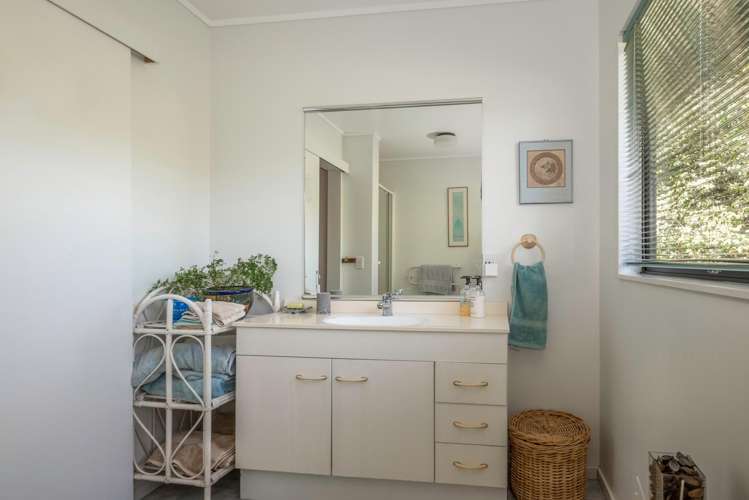 728 Whangamata Road Kinloch_18