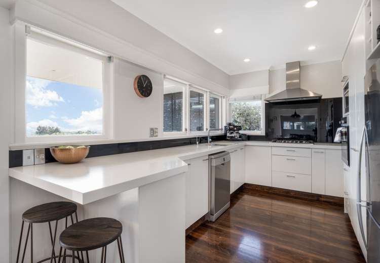 25 Bradbury Road Botany Downs_8