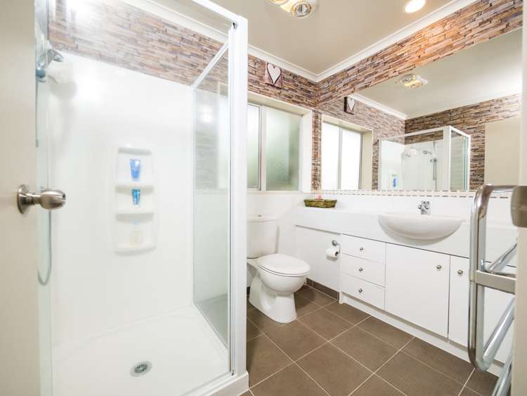 18 Belfry Place Wattle Downs_12